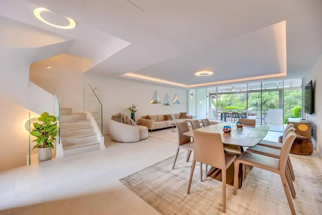 Luxury 5-Bedroom Townhouse In Puente Romano Marbella